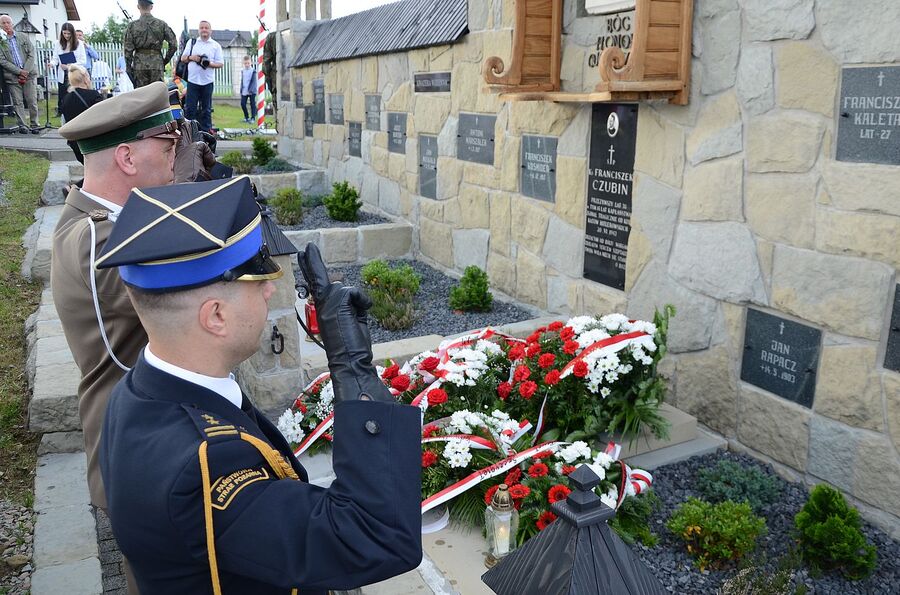 Uroczystości w związku z 80. rocznicą pacyfikacji Krzeczowa. Fot. Janusz Ślęzak (IPN)