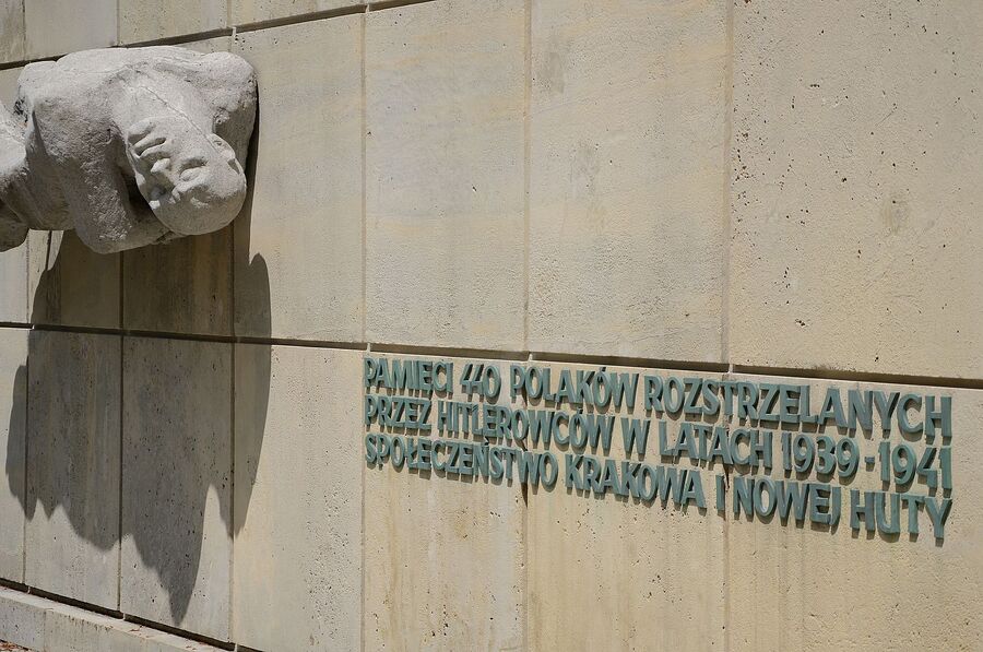 Hołd ofiarom niemieckich egzekucji w forcie „Krzesławice”. Fot. Janusz Ślęzak (IPN)