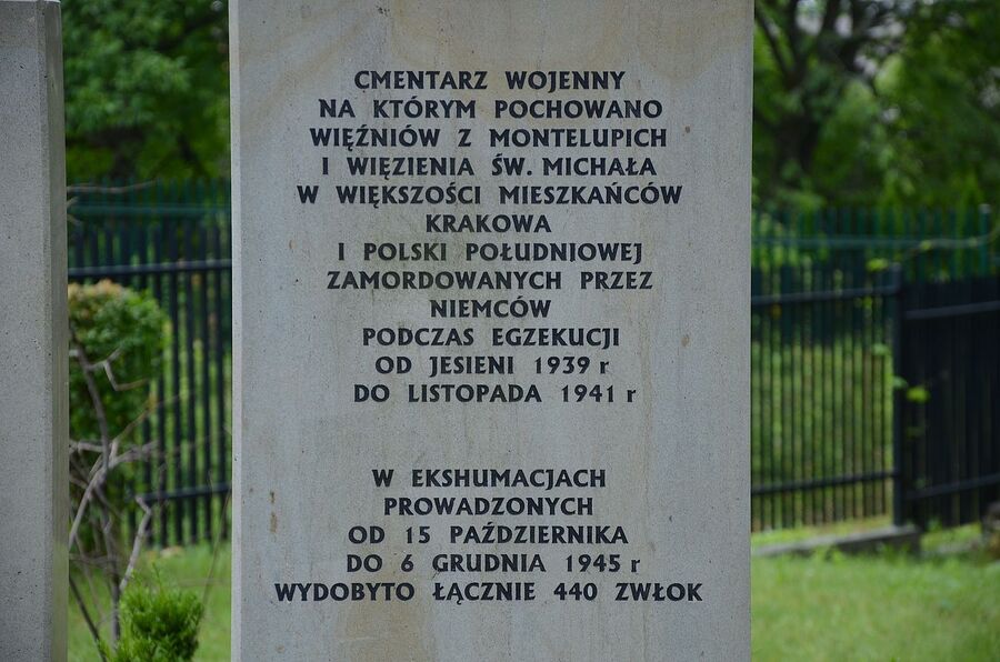 Hołd ofiarom niemieckich egzekucji w forcie „Krzesławice”. Fot. Janusz Ślęzak (IPN)