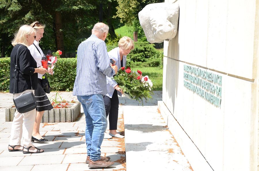 Hołd ofiarom niemieckich egzekucji w forcie „Krzesławice”. Fot. Janusz Ślęzak (IPN)