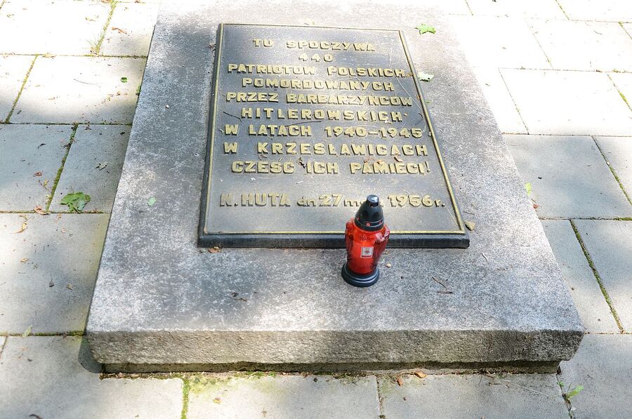 Hołd ofiarom niemieckich egzekucji w forcie „Krzesławice”. Fot. Janusz Ślęzak (IPN)