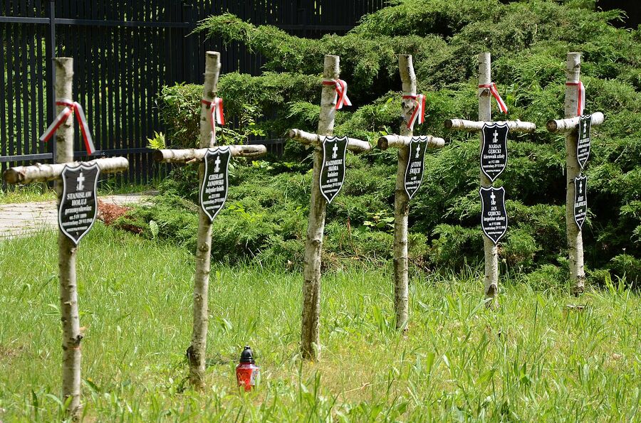 Hołd ofiarom niemieckich egzekucji w forcie „Krzesławice”. Fot. Janusz Ślęzak (IPN)