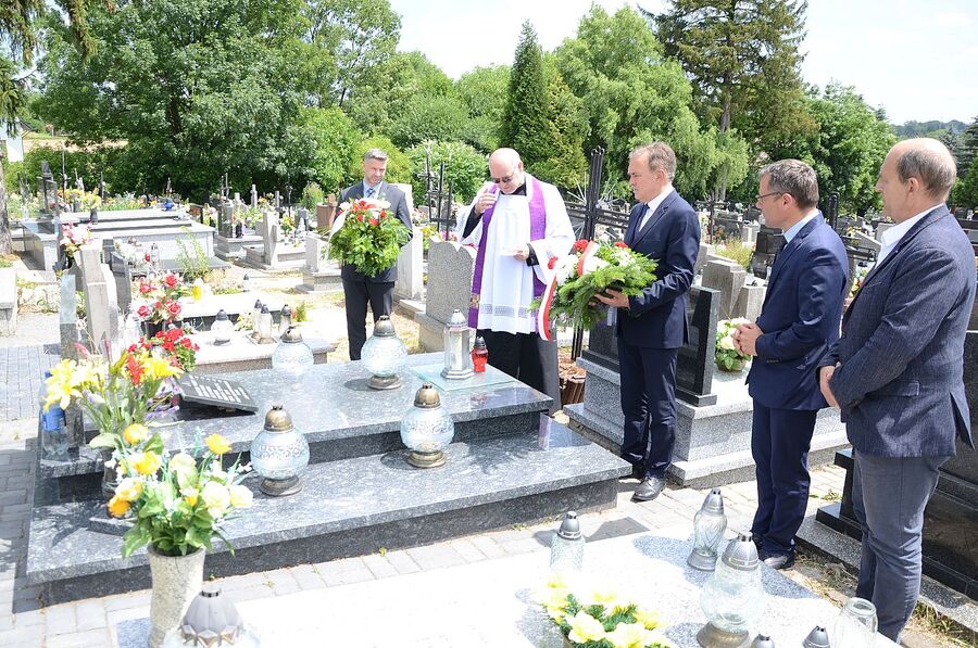 Groby ofiar niemieckiej pacyfikacji w gminie Luborzyca. Fot. Janusz Ślęzak (IPN)