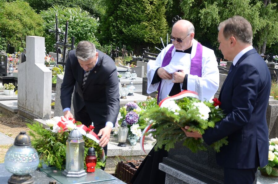 Groby ofiar niemieckiej pacyfikacji w gminie Luborzyca. Fot. Janusz Ślęzak (IPN)