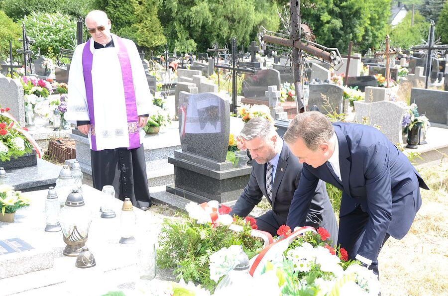 Groby ofiar niemieckiej pacyfikacji w gminie Luborzyca. Fot. Janusz Ślęzak (IPN)