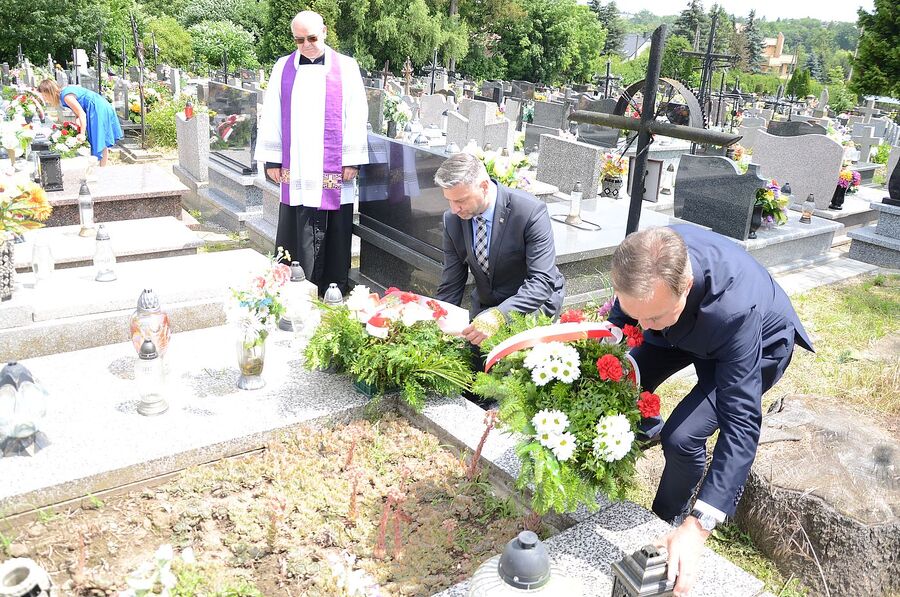 Groby ofiar niemieckiej pacyfikacji w gminie Luborzyca. Fot. Janusz Ślęzak (IPN)