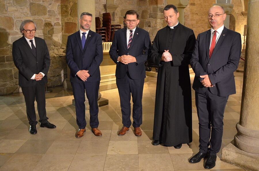 Uroczystość przy sarkofagu gen. Władysława Sikorskiego na Wawelu. Fot. Janusz Ślęzak (IPN)