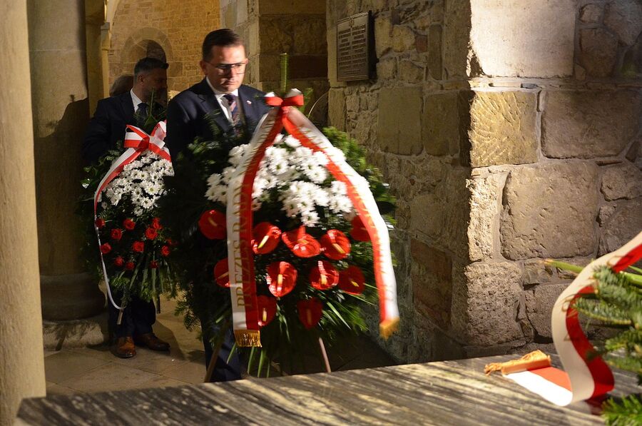 Uroczystość przy sarkofagu gen. Władysława Sikorskiego na Wawelu. Fot. Janusz Ślęzak (IPN)