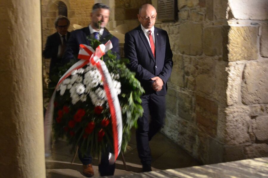 Uroczystość przy sarkofagu gen. Władysława Sikorskiego na Wawelu. Fot. Janusz Ślęzak (IPN)