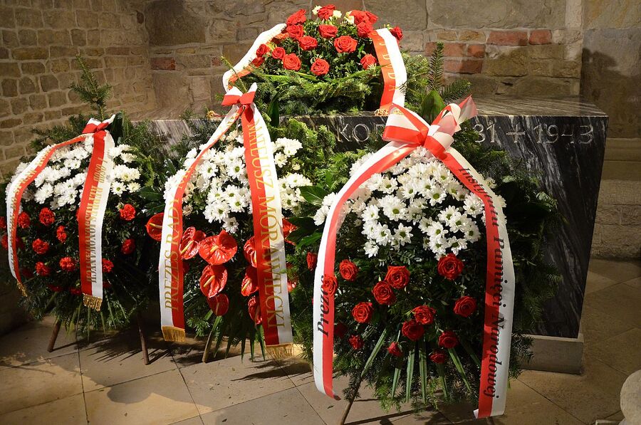 Uroczystość przy sarkofagu gen. Władysława Sikorskiego na Wawelu. Fot. Janusz Ślęzak (IPN)