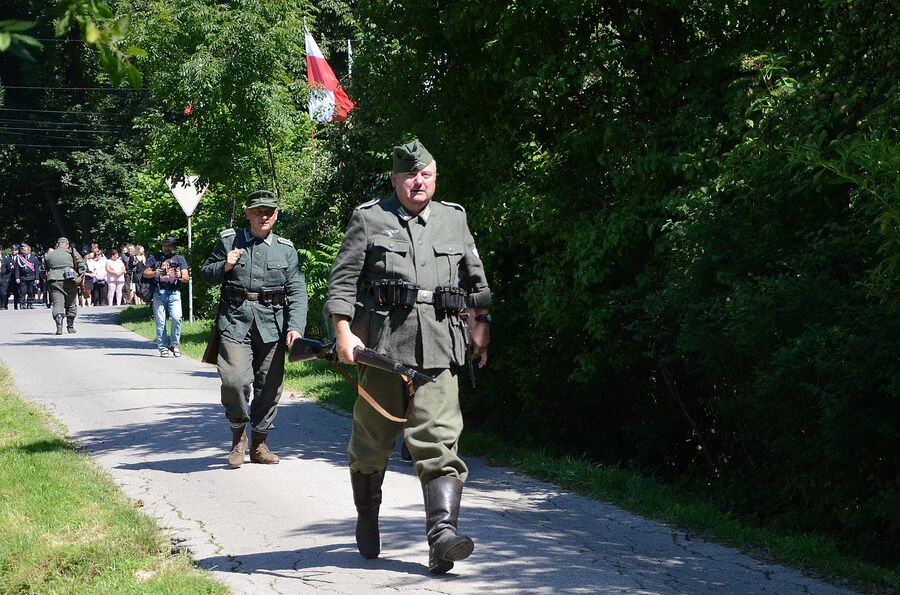 Rekonstrukcja historyczna niemieckiej pacyfikacji wsi Łazy. Fot. Janusz Ślęzak (IPN)