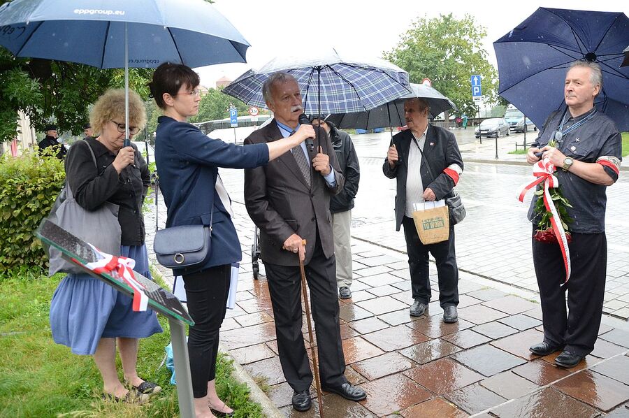 Odsłonięcie tablicy informacyjnej o akcji specjalnej Koppe. Fot. Janusz Ślęzak (IPN)