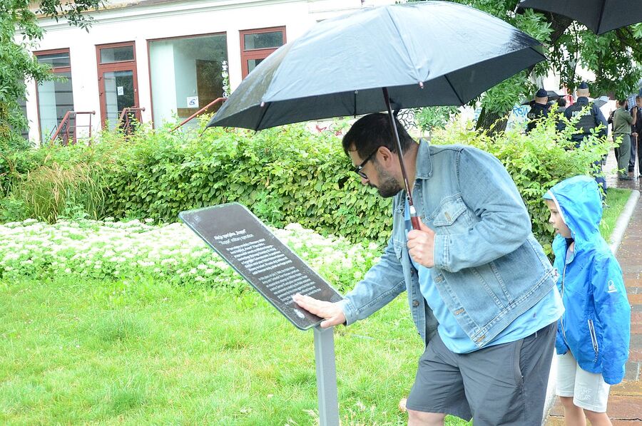 Odsłonięcie tablicy informacyjnej o akcji specjalnej Koppe. Fot. Janusz Ślęzak (IPN)