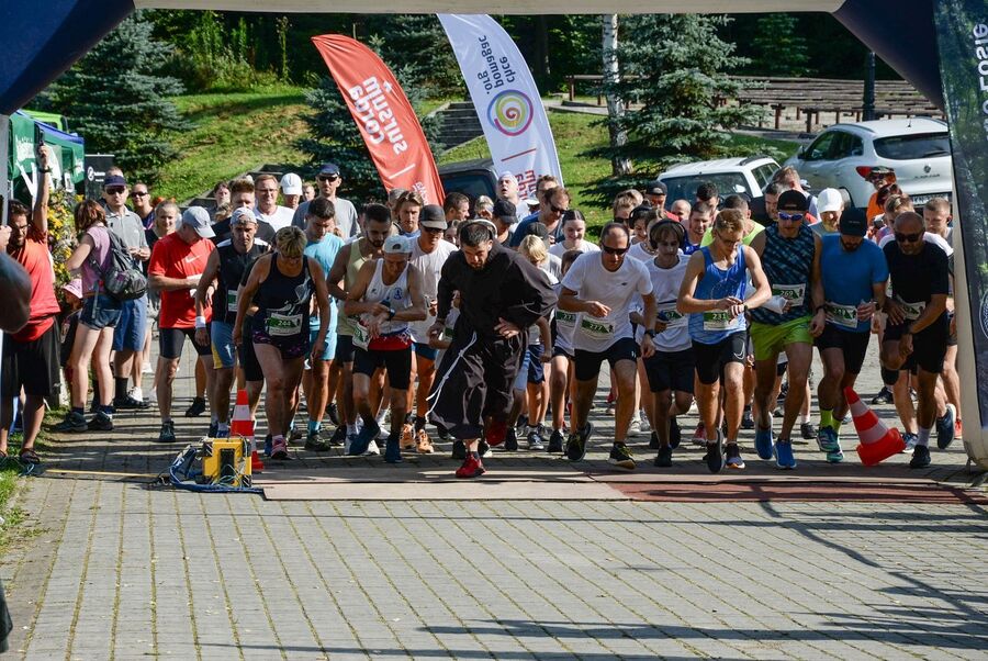 Wysowa Zdrój. Bieg Pustelnika i gra terenowa IPN