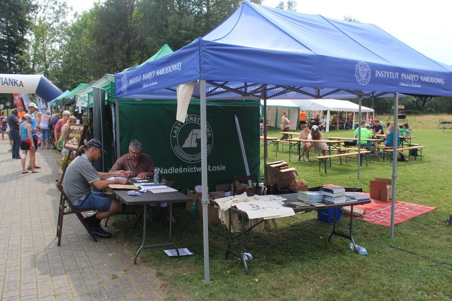 Wysowa Zdrój. Bieg Pustelnika i gra terenowa IPN