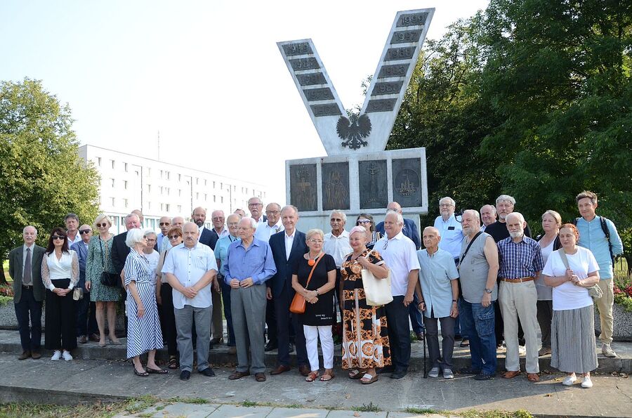Uroczystość pod pomnikiem Solidarności w Nowej Hucie. Fot. Janusz Ślęzak (IPN)
