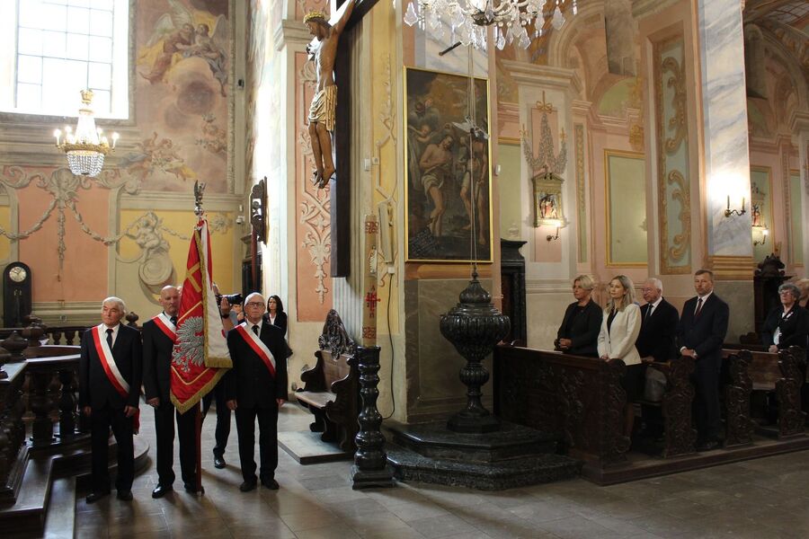 Odsłonięcie tablicy działaczy „Solidarności” w Opatowie. Fot. Jakub Ryba (IPN)