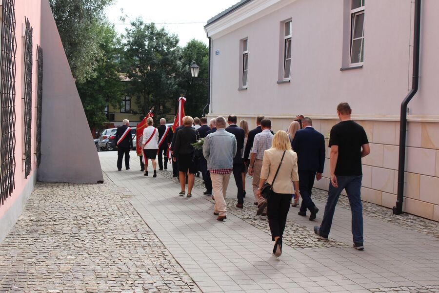 Odsłonięcie tablicy działaczy „Solidarności” w Opatowie. Fot. Jakub Ryba (IPN)