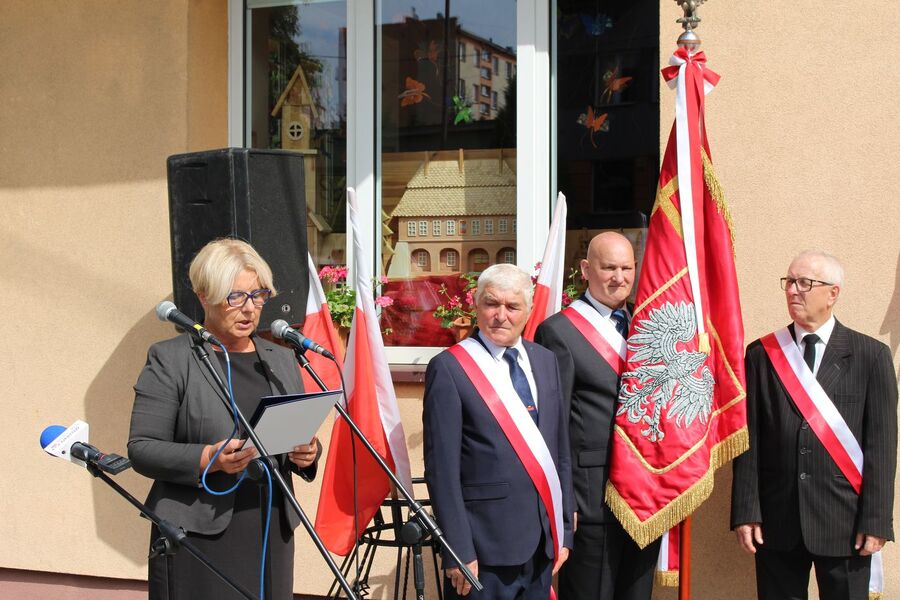 Odsłonięcie tablicy działaczy „Solidarności” w Opatowie. Fot. Jakub Ryba (IPN)
