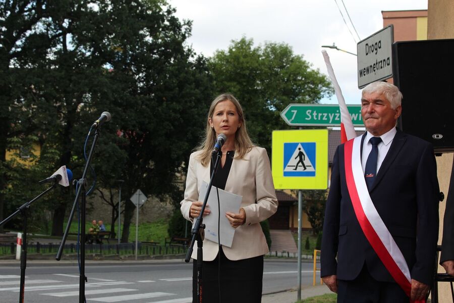Odsłonięcie tablicy działaczy „Solidarności” w Opatowie. Fot. Jakub Ryba (IPN)