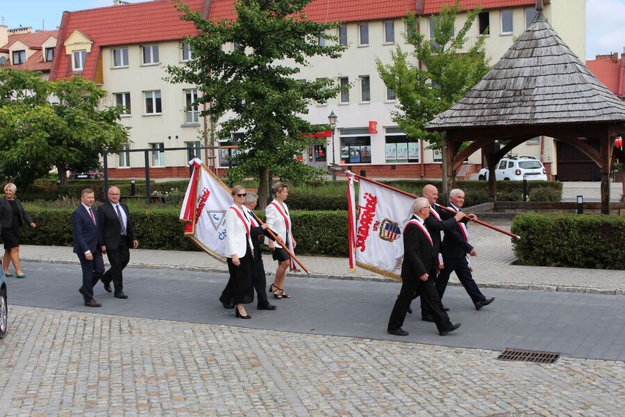 Odsłonięcie tablicy działaczy „Solidarności” w Opatowie. Fot. Jakub Ryba (IPN)
