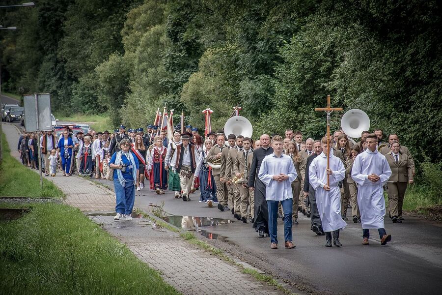 Odsłonięcie pomnika w 65. rocznicę „trzebuńskiej wojny o krzyże”. Fot. Mariusz Węgrzyn