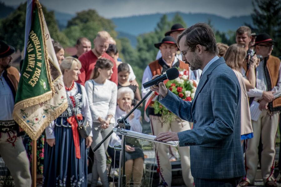 Odsłonięcie pomnika w 65. rocznicę „trzebuńskiej wojny o krzyże”. Fot. Mariusz Węgrzyn