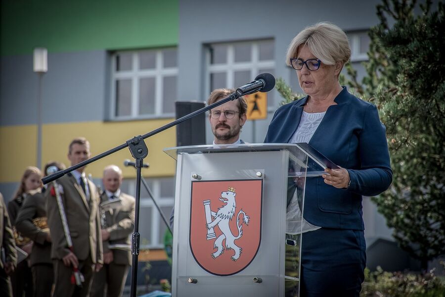 Odsłonięcie pomnika w 65. rocznicę „trzebuńskiej wojny o krzyże”. Fot. Mariusz Węgrzyn