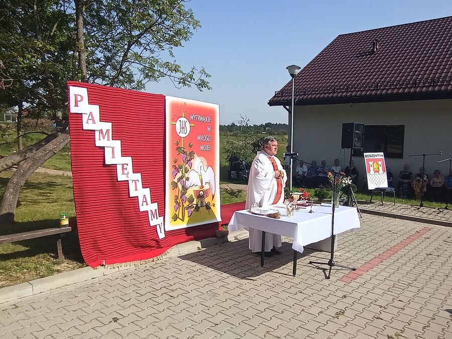 W Celinach odsłonięto pomnik ofiar niemieckiej zbrodni sprzed 80 lat