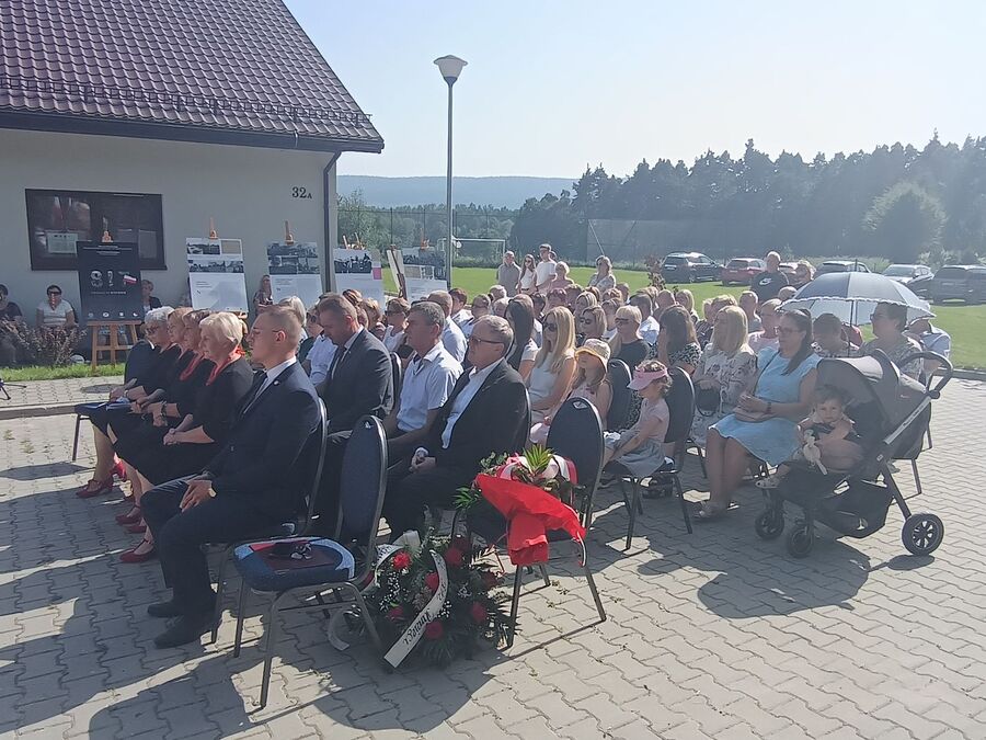 W Celinach odsłonięto pomnik ofiar niemieckiej zbrodni sprzed 80 lat