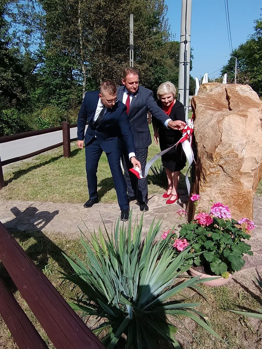 W Celinach odsłonięto pomnik ofiar niemieckiej zbrodni sprzed 80 lat
