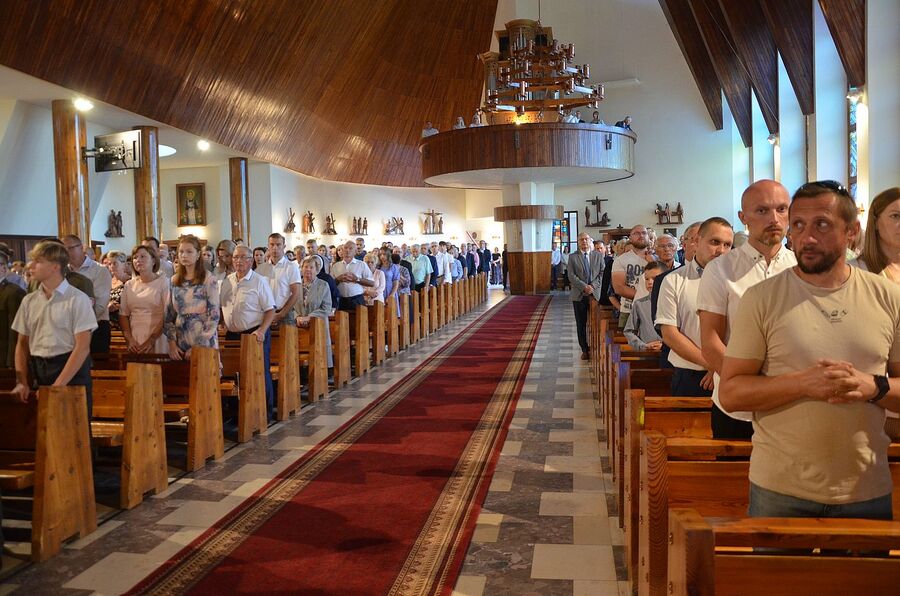 Odsłonięcie tablicy ks. Władysława Gurgacza w Tęgoborzu. Fot. Janusz Ślęzak (IPN)