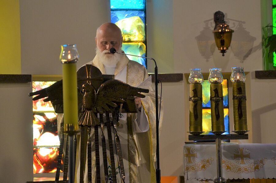 Odsłonięcie tablicy ks. Władysława Gurgacza w Tęgoborzu. Fot. Janusz Ślęzak (IPN)