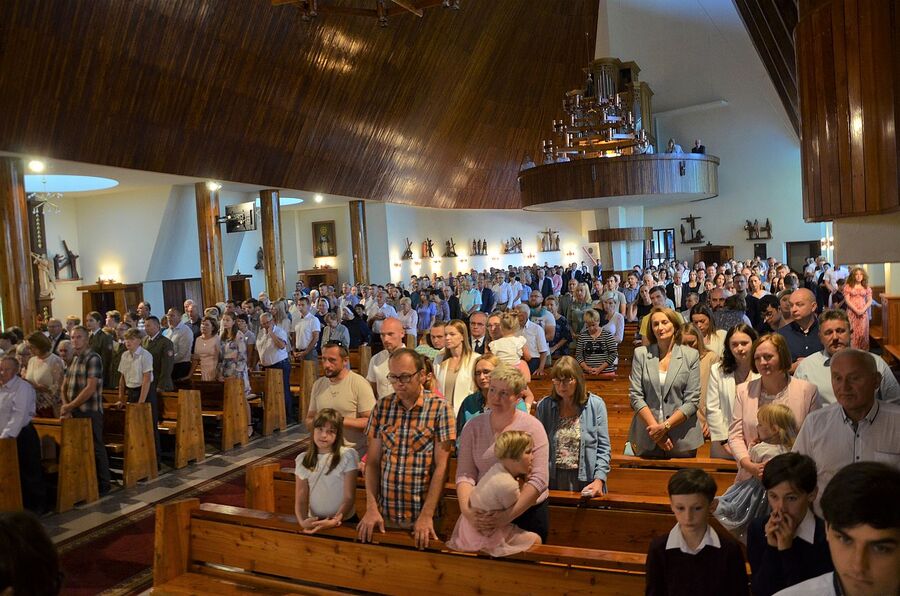 Odsłonięcie tablicy ks. Władysława Gurgacza w Tęgoborzu. Fot. Janusz Ślęzak (IPN)