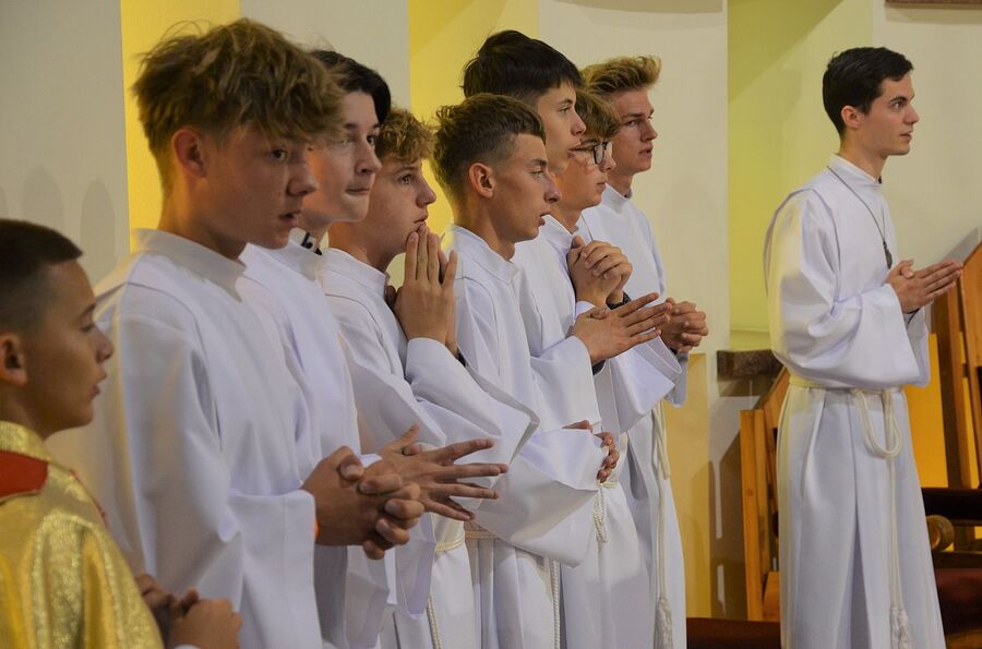 Odsłonięcie tablicy ks. Władysława Gurgacza w Tęgoborzu. Fot. Janusz Ślęzak (IPN)