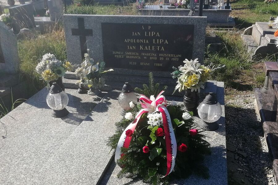 Grób małżeństwa Lipów i Józefa Kadeli w Zadrożu
