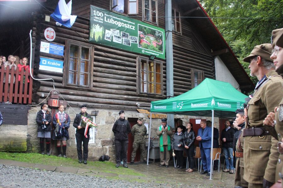 W bazie Lubogoszcz odsłonięto tablicę żołnierzy AK z oddziału „Mszyca”. Fot. Jakub Ryba (IPN)