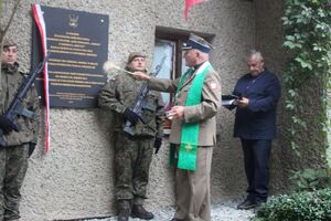 W bazie Lubogoszcz odsłonięto tablicę żołnierzy AK z oddziału „Mszyca”. Fot. Jakub Ryba (IPN)