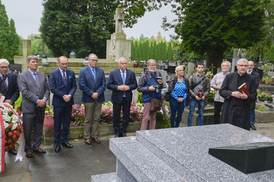 Poświęcenie nowego nagrobka prof. Feliksa Konecznego i całej rodziny Konecznych. Fot. Jan Lorek (MUW)