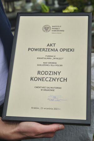 Poświęcenie nowego nagrobka prof. Feliksa Konecznego i całej rodziny Konecznych. Fot. Jan Lorek (MUW)