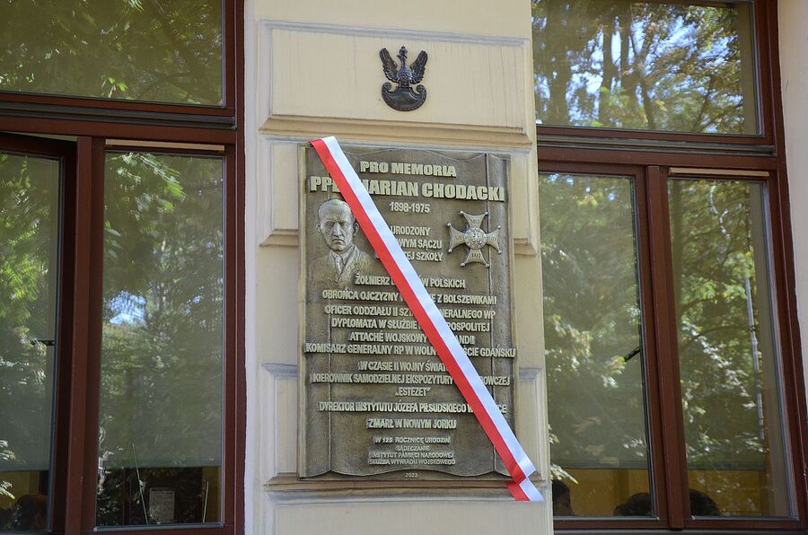 W Nowym Sączu odsłonięto tablicę upamiętniającą ppłk. Mariana Chodackiego. Fot. Janusz Ślęzak (IPN)