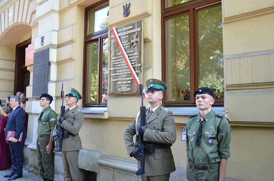 W Nowym Sączu odsłonięto tablicę upamiętniającą ppłk. Mariana Chodackiego. Fot. Janusz Ślęzak (IPN)