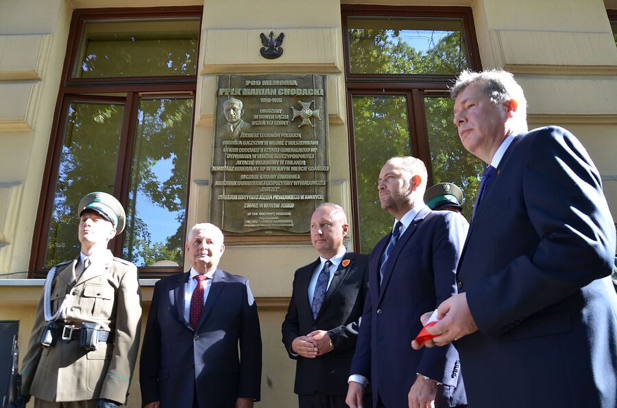 W Nowym Sączu odsłonięto tablicę upamiętniającą ppłk. Mariana Chodackiego. Fot. Janusz Ślęzak (IPN)