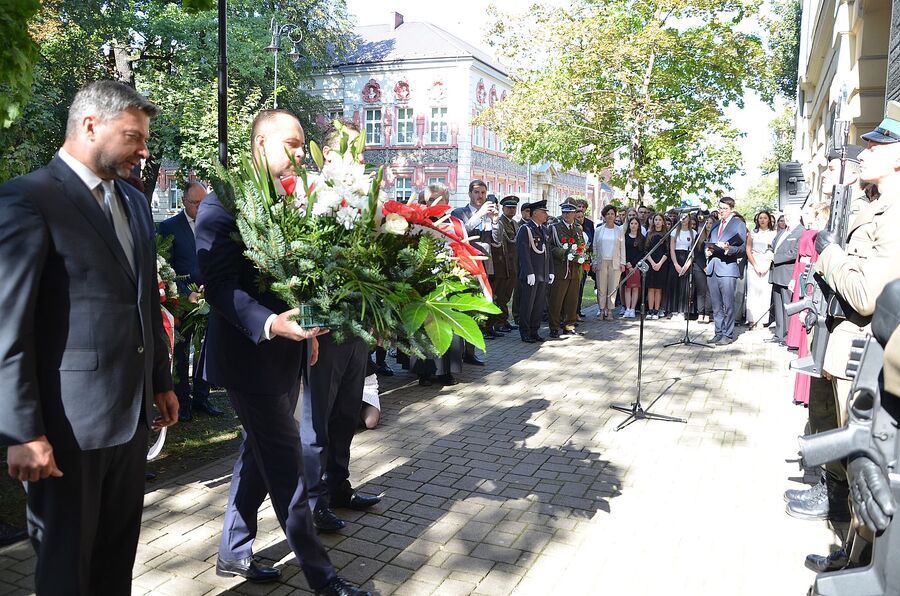 W Nowym Sączu odsłonięto tablicę upamiętniającą ppłk. Mariana Chodackiego. Fot. Janusz Ślęzak (IPN)