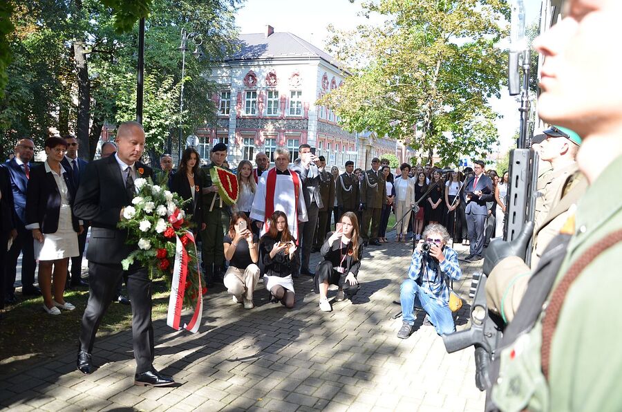 W Nowym Sączu odsłonięto tablicę upamiętniającą ppłk. Mariana Chodackiego. Fot. Janusz Ślęzak (IPN)