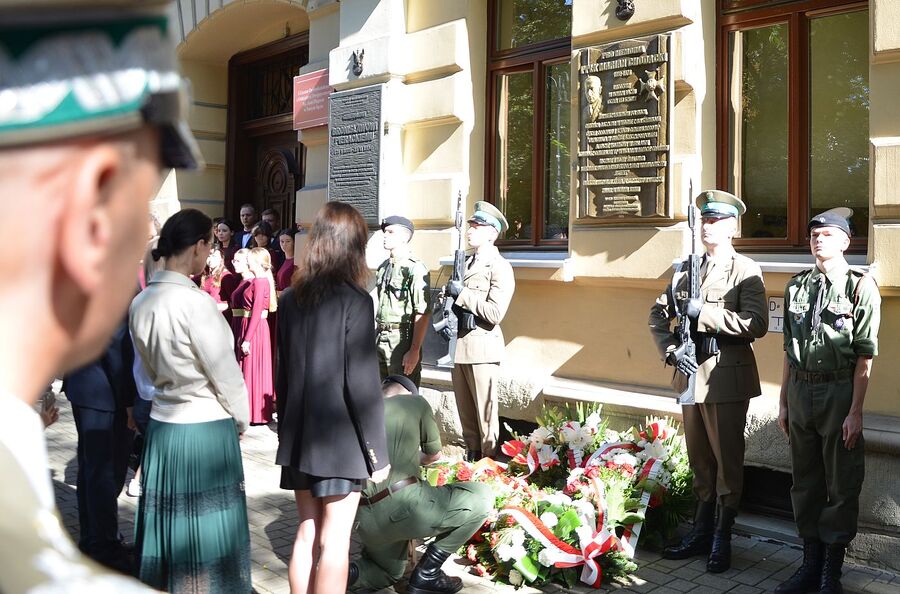 W Nowym Sączu odsłonięto tablicę upamiętniającą ppłk. Mariana Chodackiego. Fot. Janusz Ślęzak (IPN)