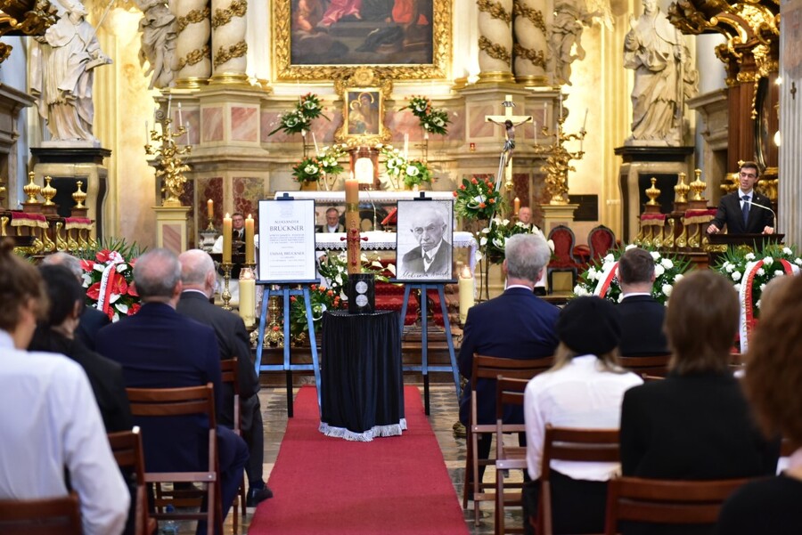 Kraków. Powtórny pochówek prof. Aleksandra Brücknera. Fot. Żaneta Wierzgacz (IPN)