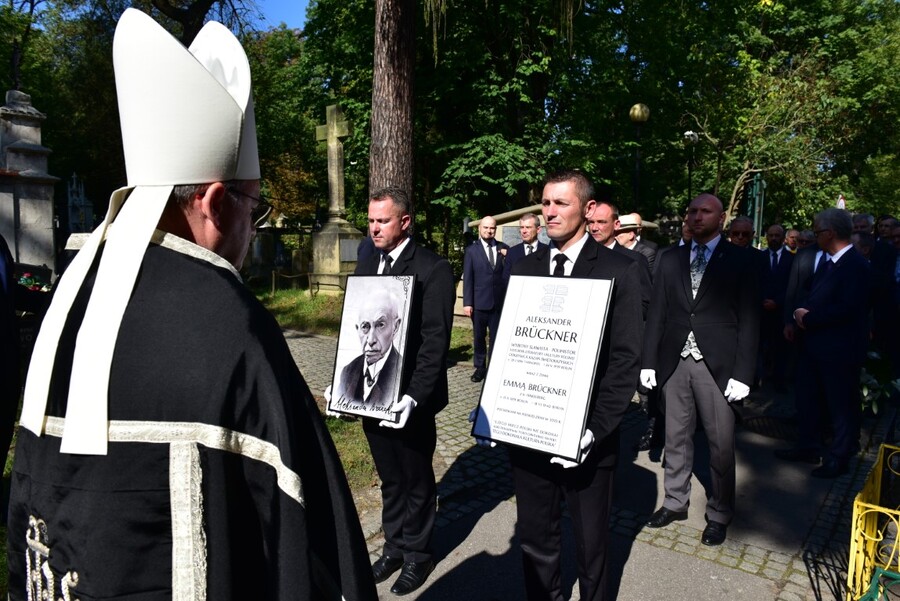 Kraków. Powtórny pochówek prof. Aleksandra Brücknera. Fot. Żaneta Wierzgacz (IPN)