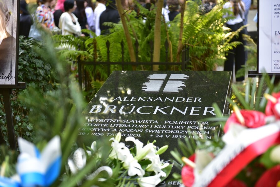 Kraków. Powtórny pochówek prof. Aleksandra Brücknera. Fot. Żaneta Wierzgacz (IPN)