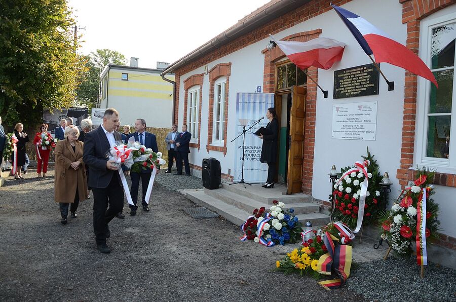 Uroczystość upamiętniająca więźniarki podobozu KL Auschwitz Bor/Budy. Fot. Janusz Ślęzak (IPN)